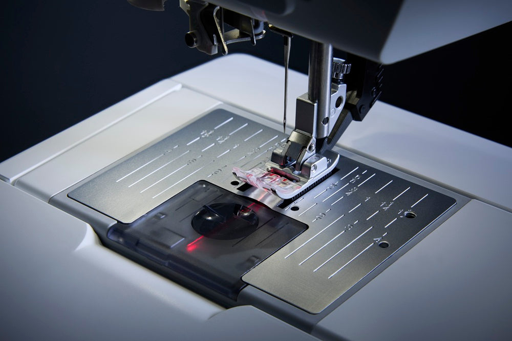 PFAFF creative expression 750 Näh-und Stickmaschine